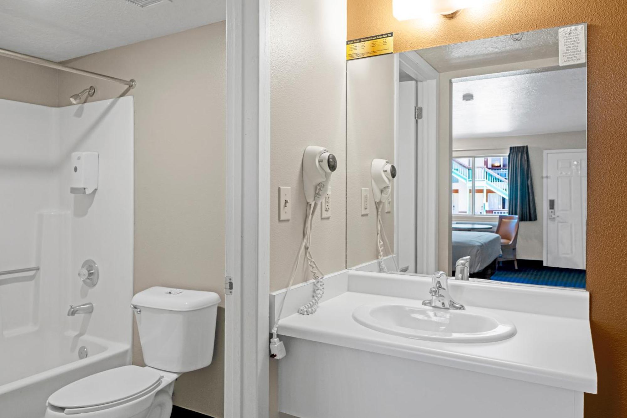 2 Queen Beds Pet Friendly